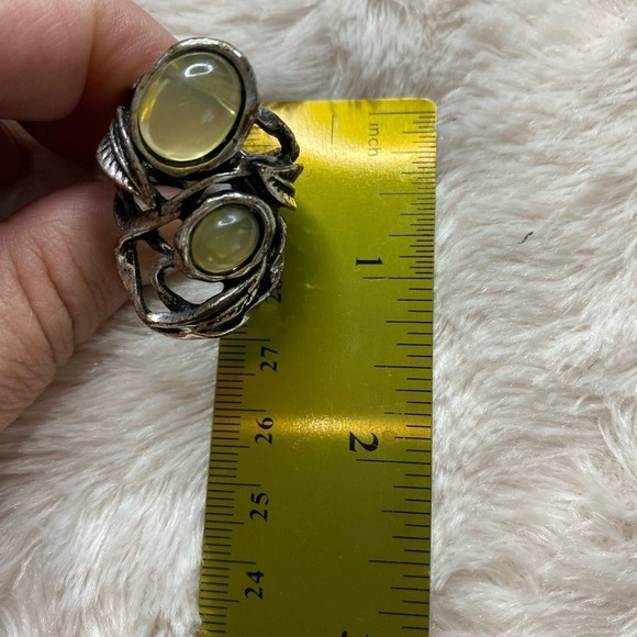 Silver Tone Leaf Style Green Stones Ring - Picture 4 of 5